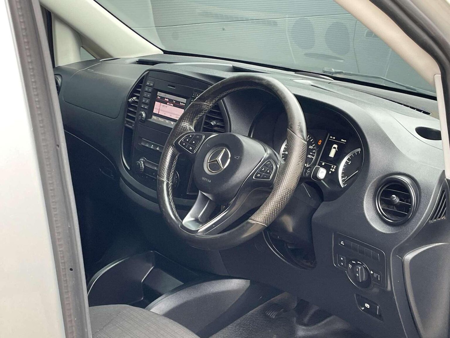 Used Mercedes-Benz Vito 2017 for sale - 76427953: Photo 8