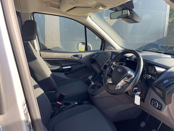 Used Ford Grand Tourneo Connect 2021 for sale - 76631555: Photo