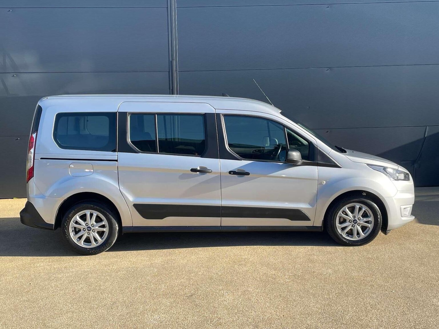 Used Ford Grand Tourneo Connect 2021 for sale - 76631555: Photo 4