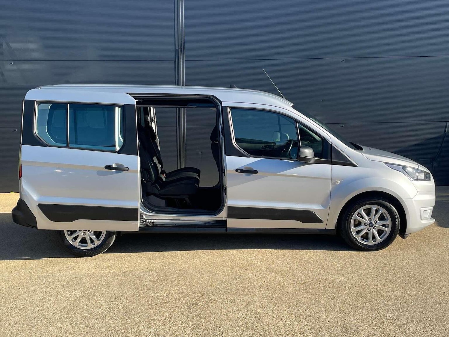 Used Ford Grand Tourneo Connect 2021 for sale - 76631555: Photo 9