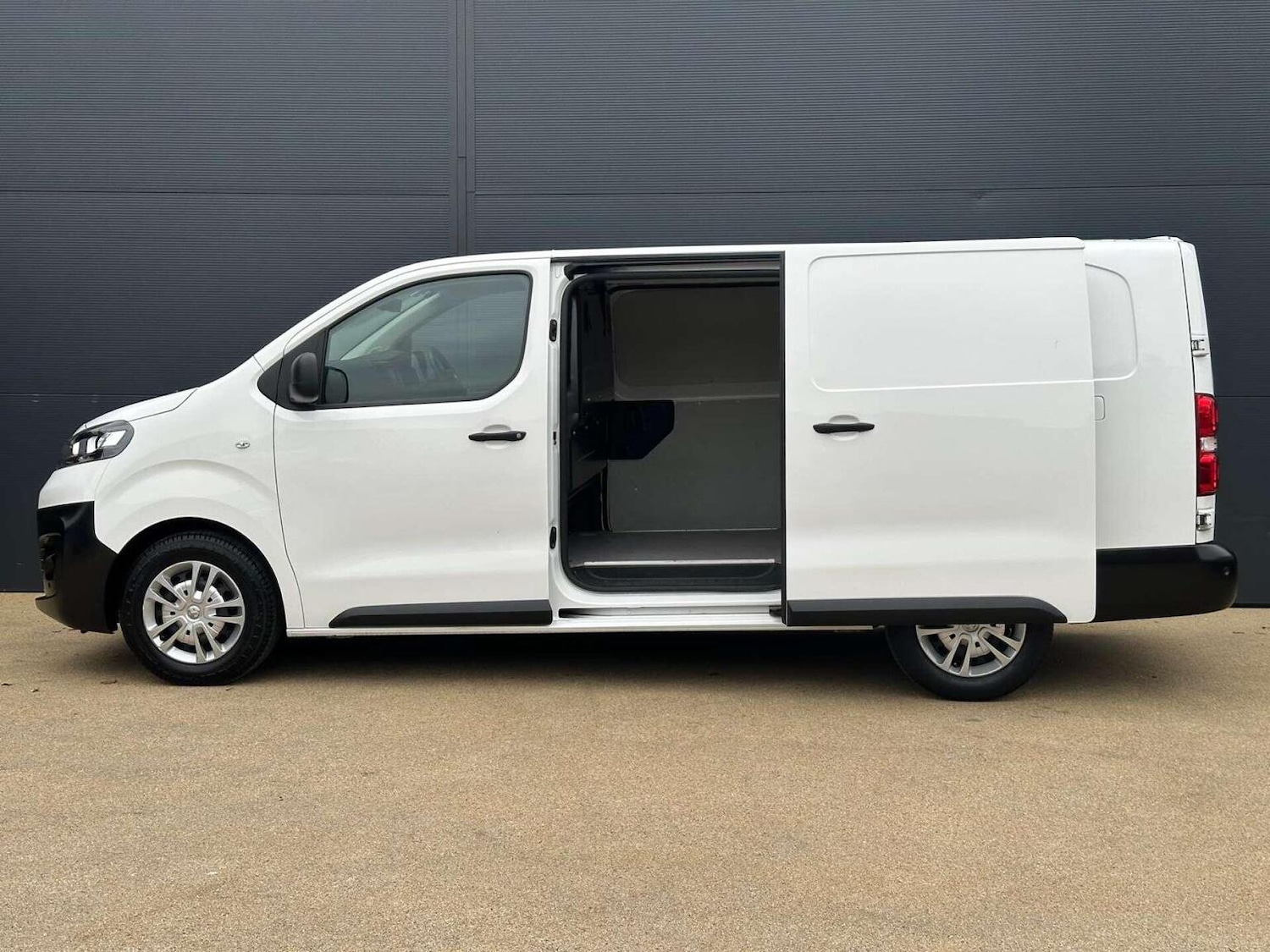 Used Vauxhall Vivaro 2021 for sale - 76427956: Photo 12