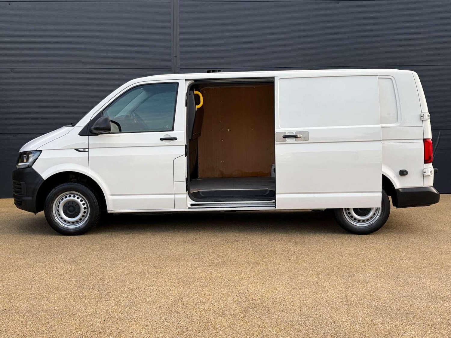 Used Volkswagen Transporter 2019 for sale - 77173238: Photo 11