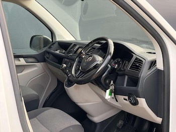 Used Volkswagen Transporter 2019 for sale - 77173238: Photo