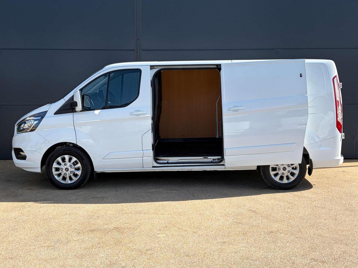 Used Ford Transit Custom 2022 for sale - 77931260: Photo 10