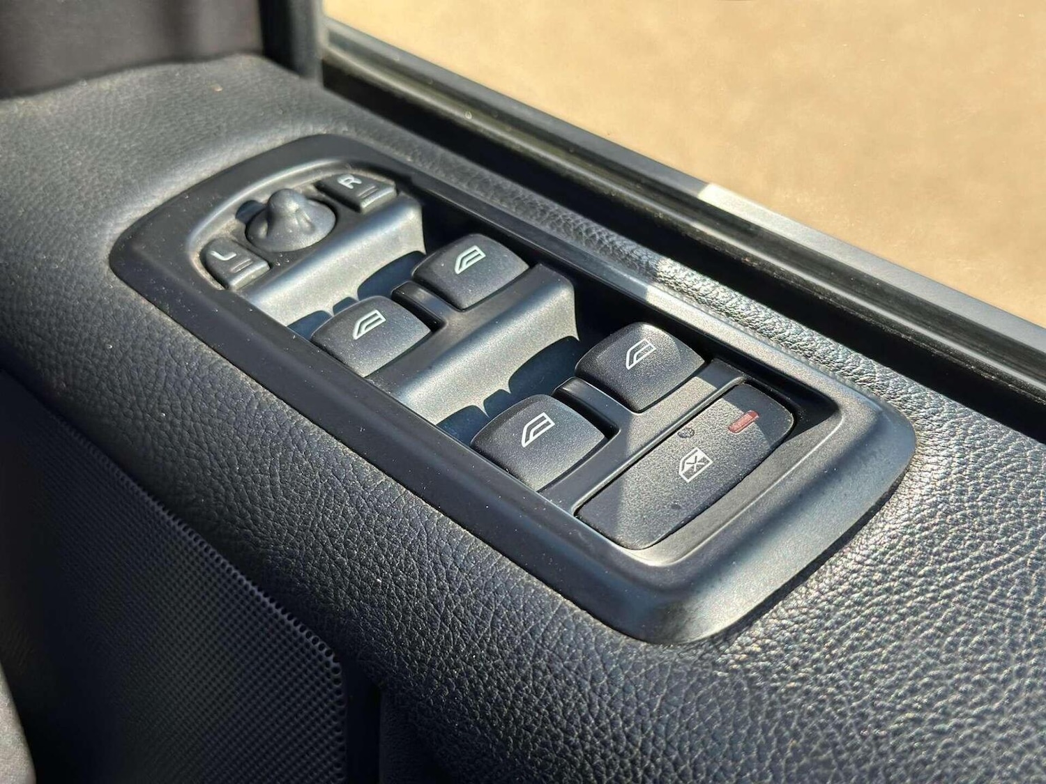 Used Land Rover Discovery 4 2013 for sale - 76427940: Photo 17