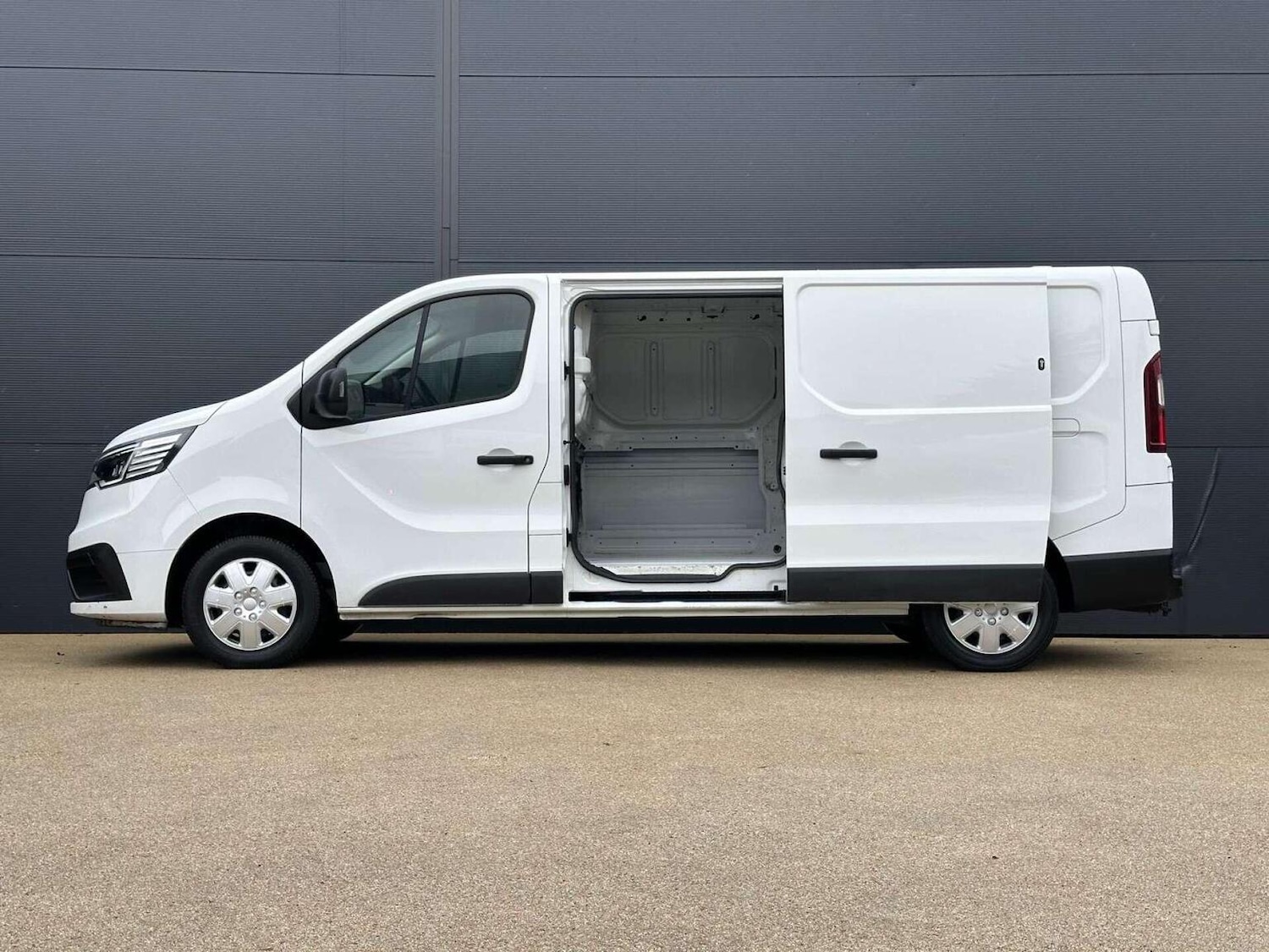 Used Renault Trafic 2022 for sale - 77622490: Photo 11