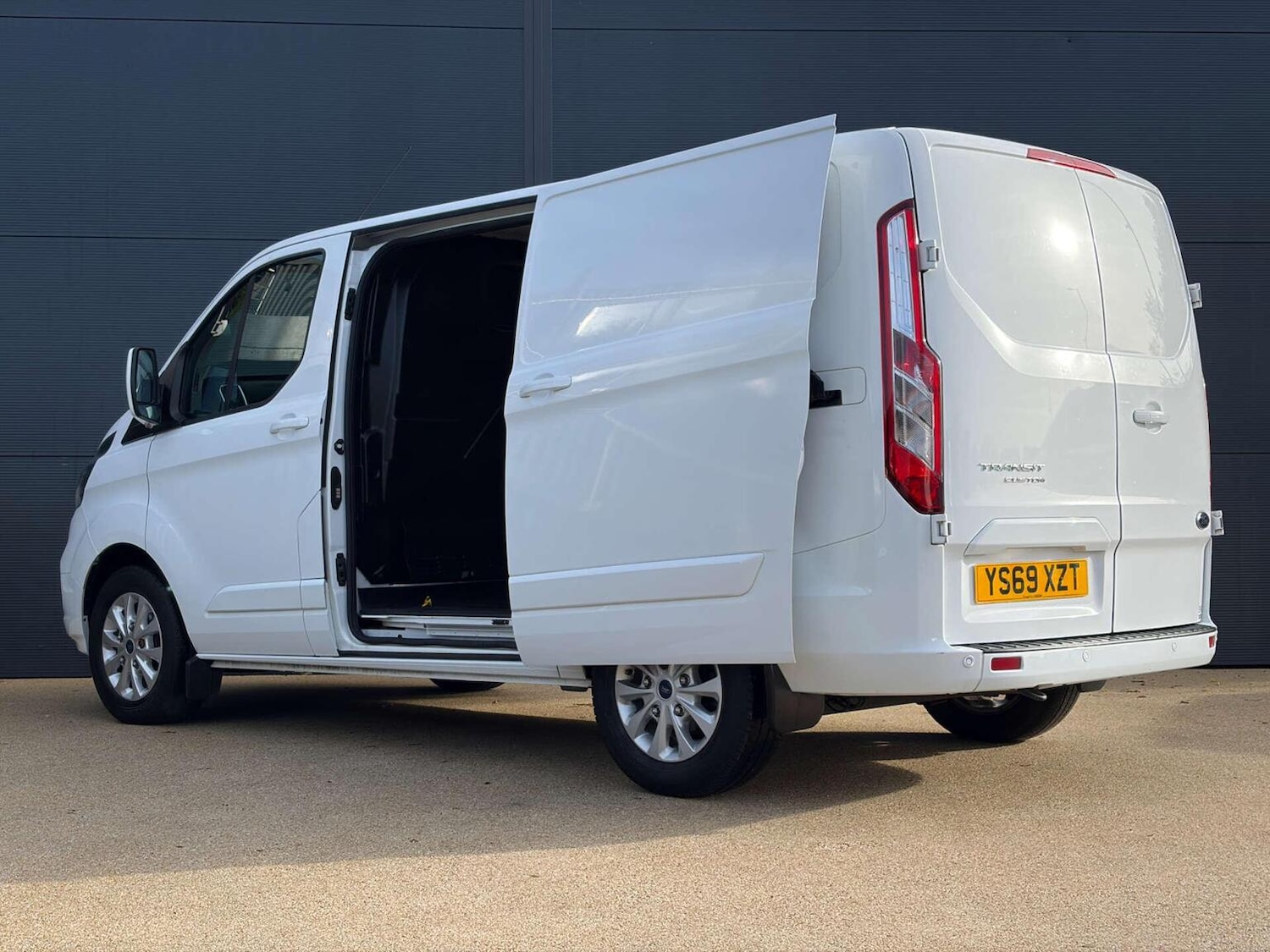 Used Ford Transit Custom 2019 for sale - 77417472: Photo 10