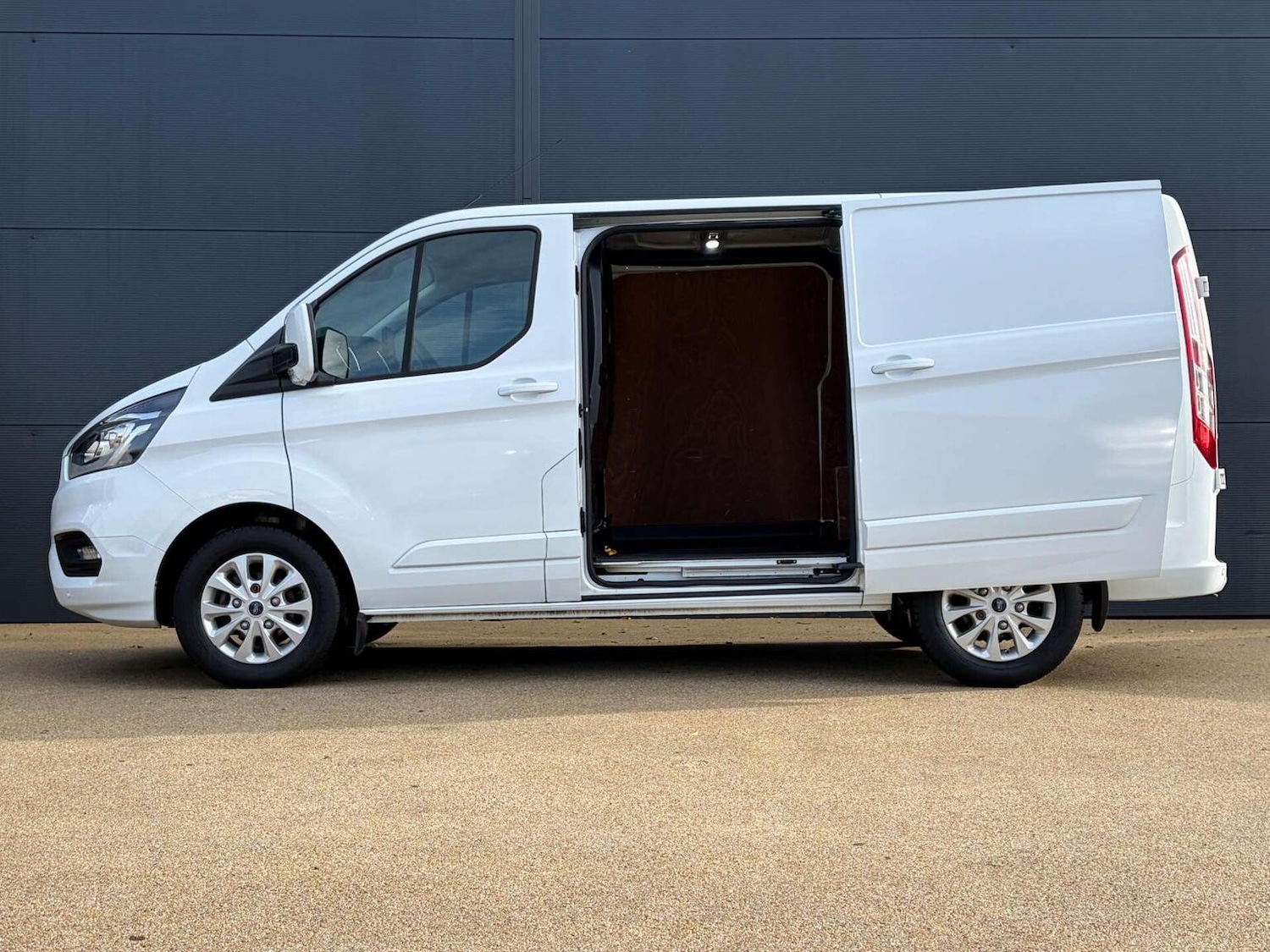 Used Ford Transit Custom 2019 for sale - 77417472: Photo 8