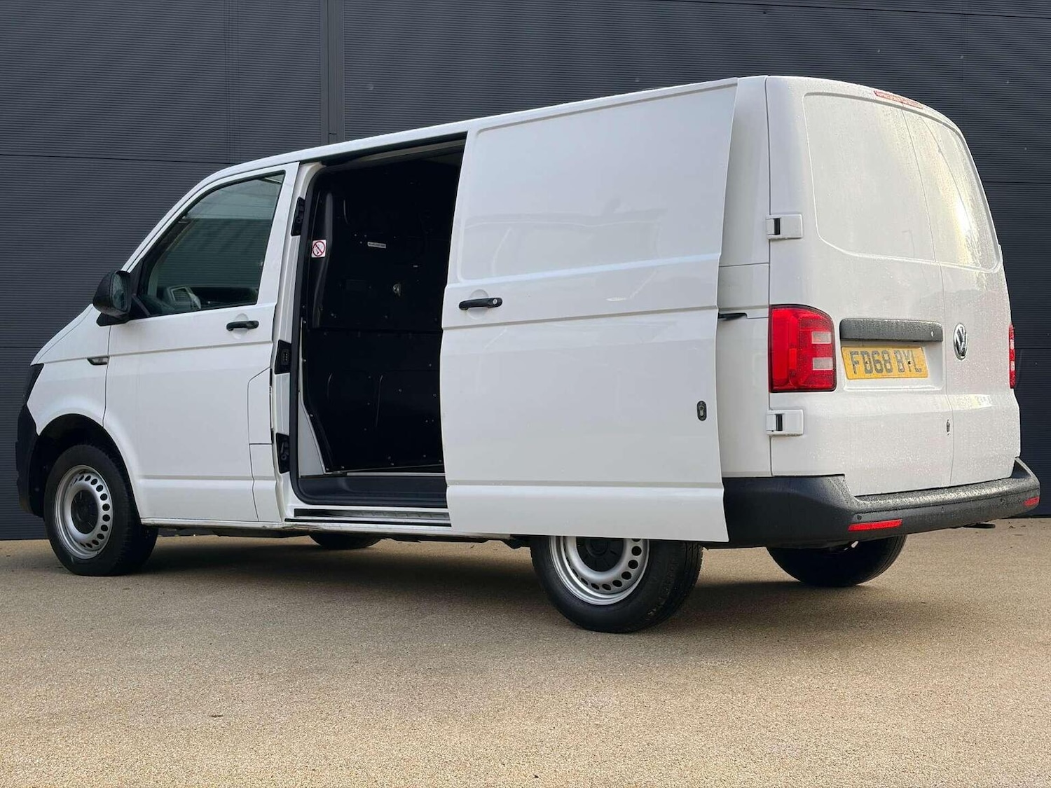 Used Volkswagen Transporter 2019 for sale - 77289261: Photo 13