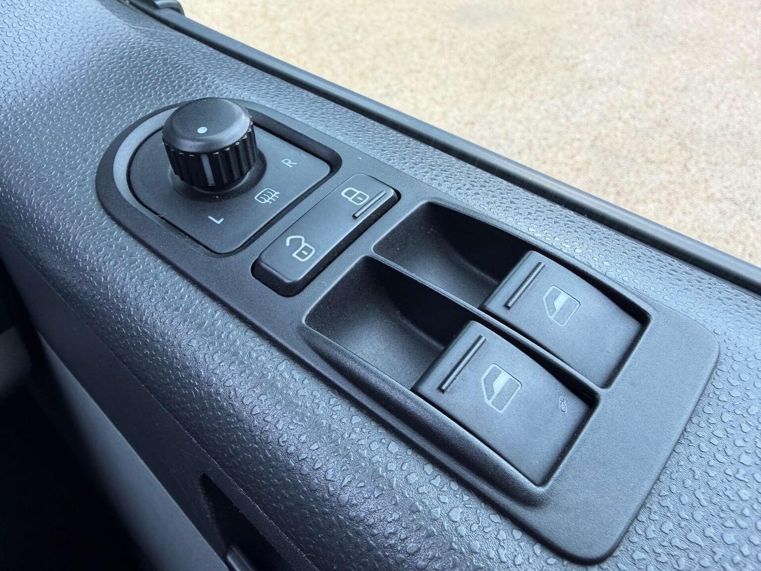 Used Volkswagen Transporter 2015 for sale - 77632467: Photo 25