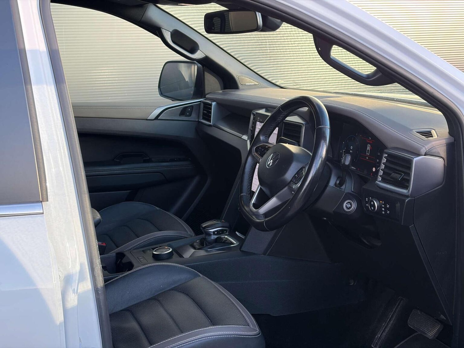 Used Volkswagen Amarok 2024 for sale - 77423561: Photo 2