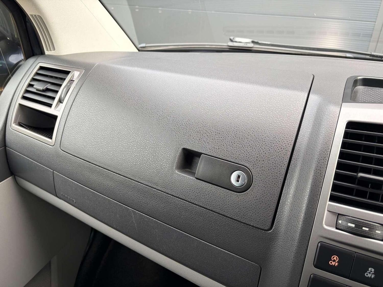 Used Volkswagen Transporter 2015 for sale - 76945593: Photo 52