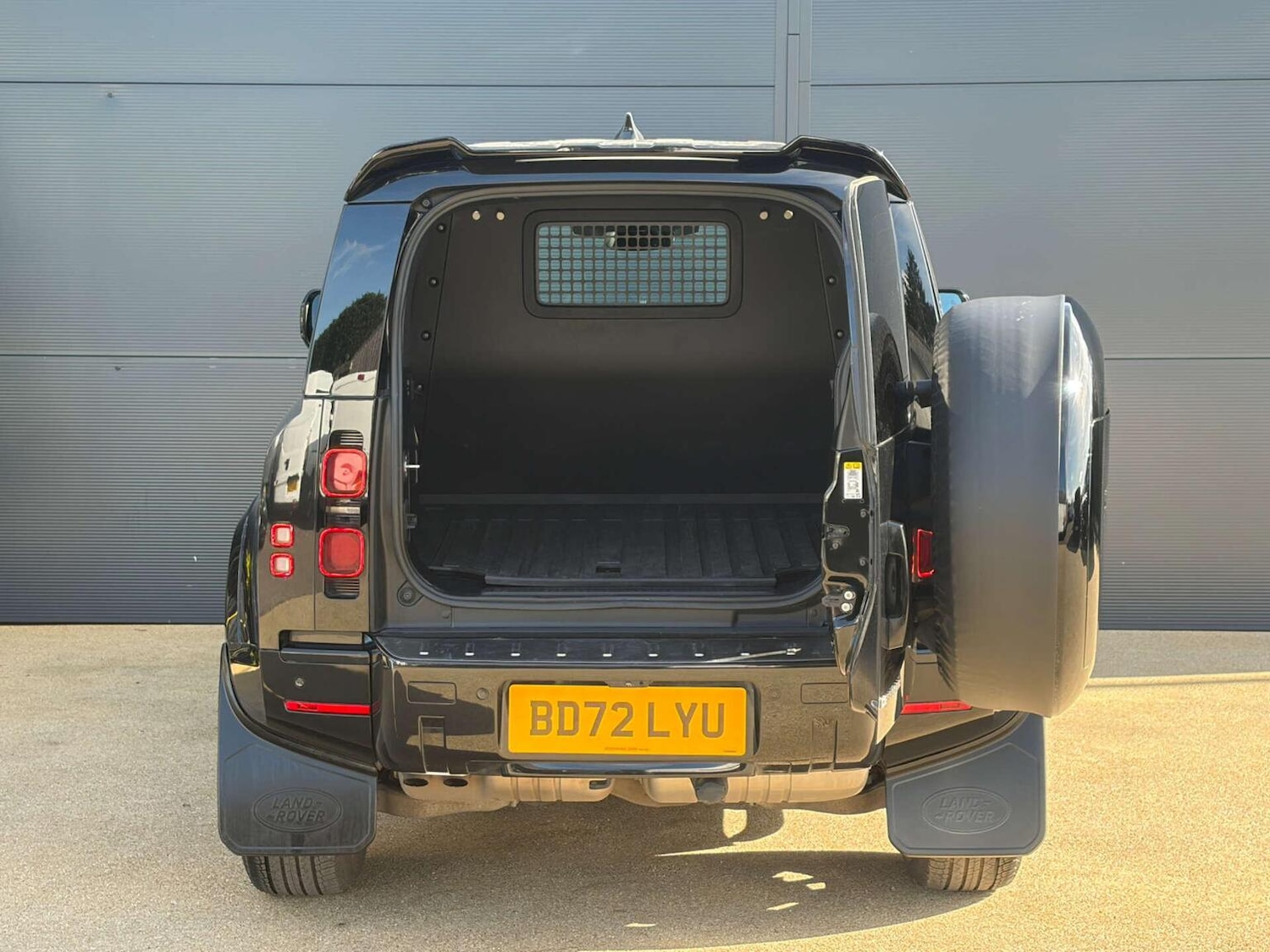 Used Land Rover Defender 2022 for sale - 77729558: Photo 16