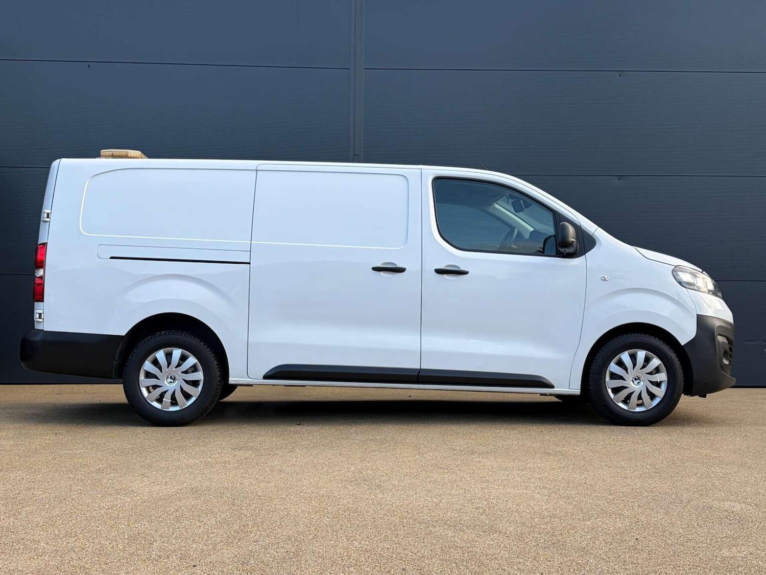 Used Vauxhall Vivaro 2022 for sale - 77329113: Photo 11