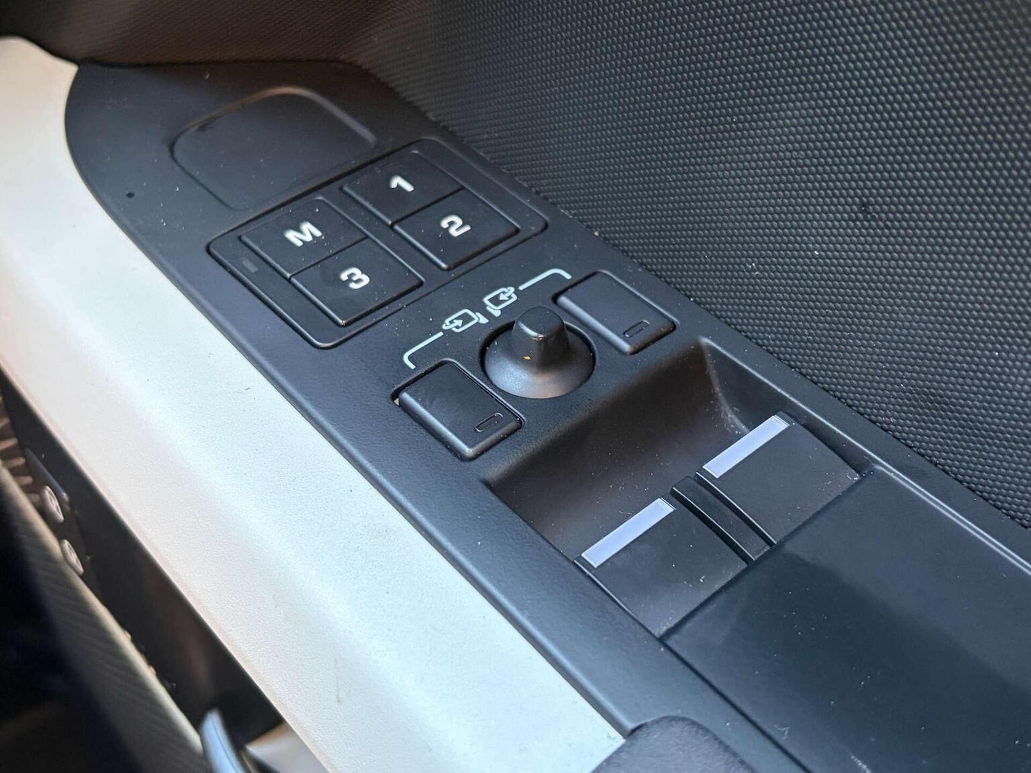 Used Land Rover Defender 2022 for sale - 77851438: Photo 2