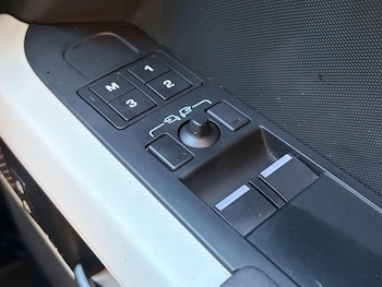 Used Land Rover Defender 2022 for sale - 77851438: Photo