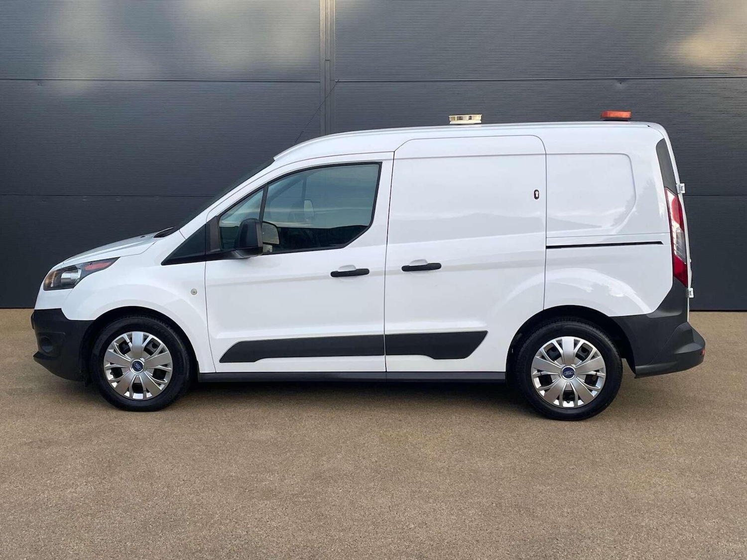 Used Ford Transit Connect 2017 for sale - 76427967: Photo 3