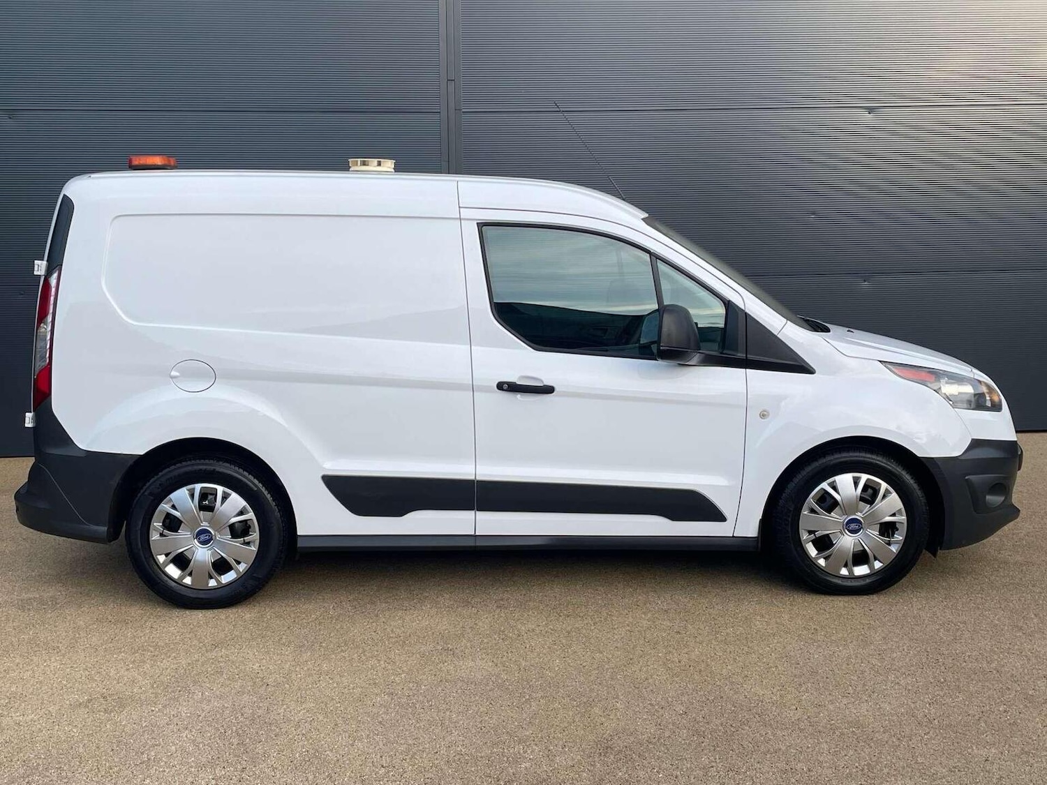Used Ford Transit Connect 2017 for sale - 76427967: Photo 8