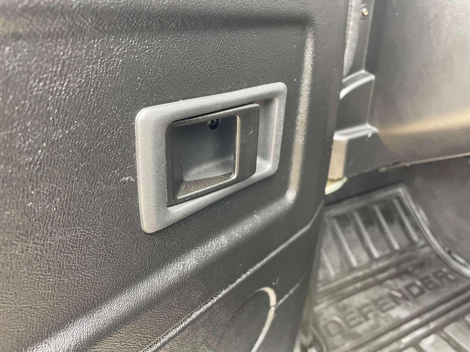 Used Land Rover Defender 90 2010 for sale - 76427965: Photo 37