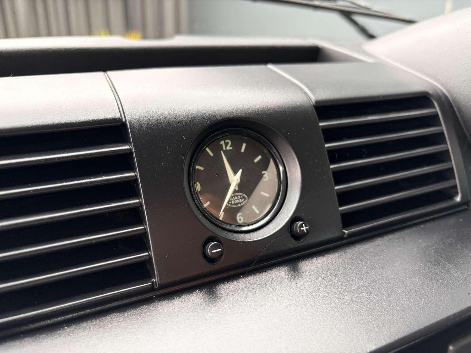 Used Land Rover Defender 90 2010 for sale - 76427965: Photo 41