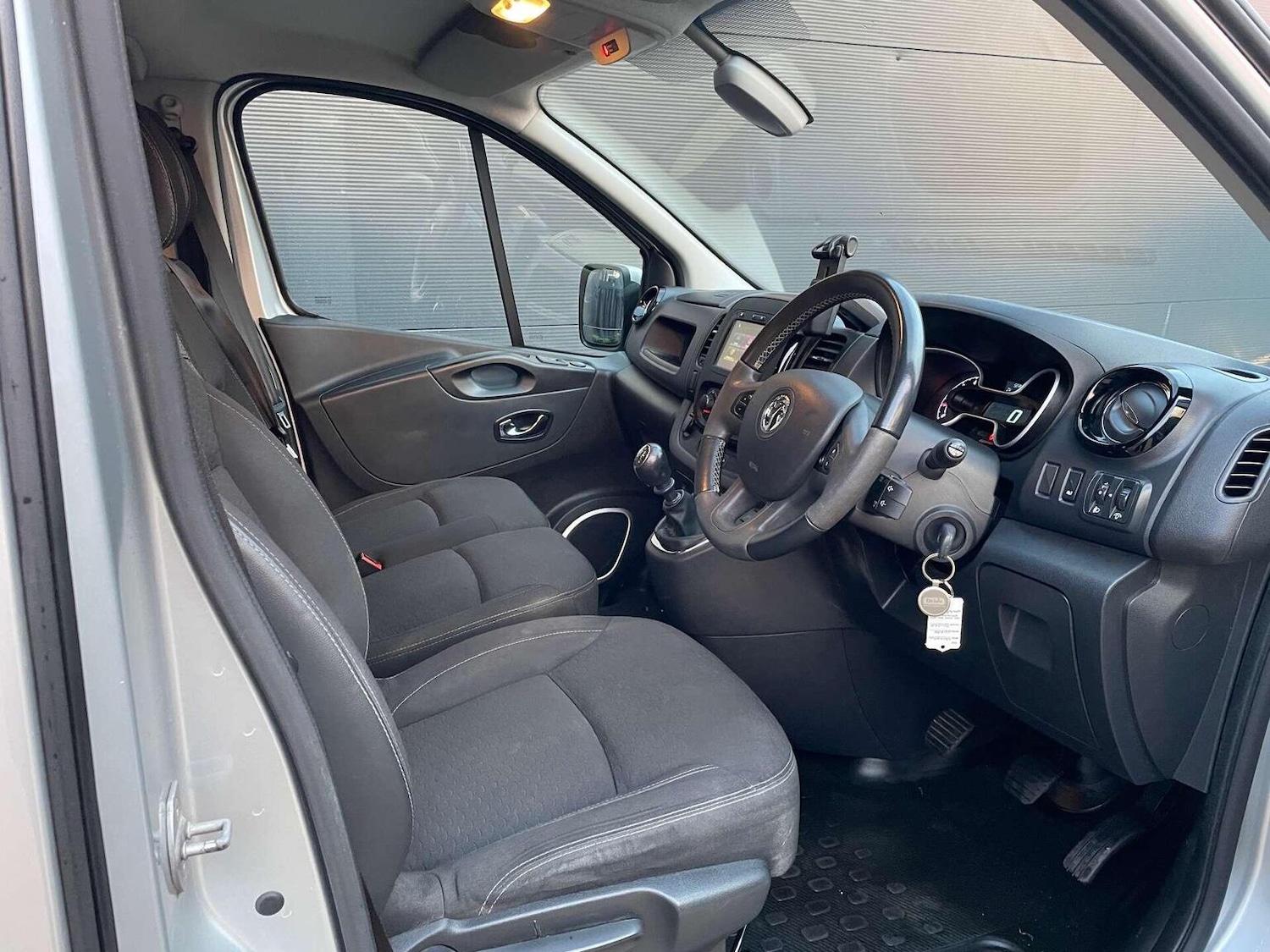 Used Vauxhall Vivaro 2018 for sale - 76836977: Photo 2