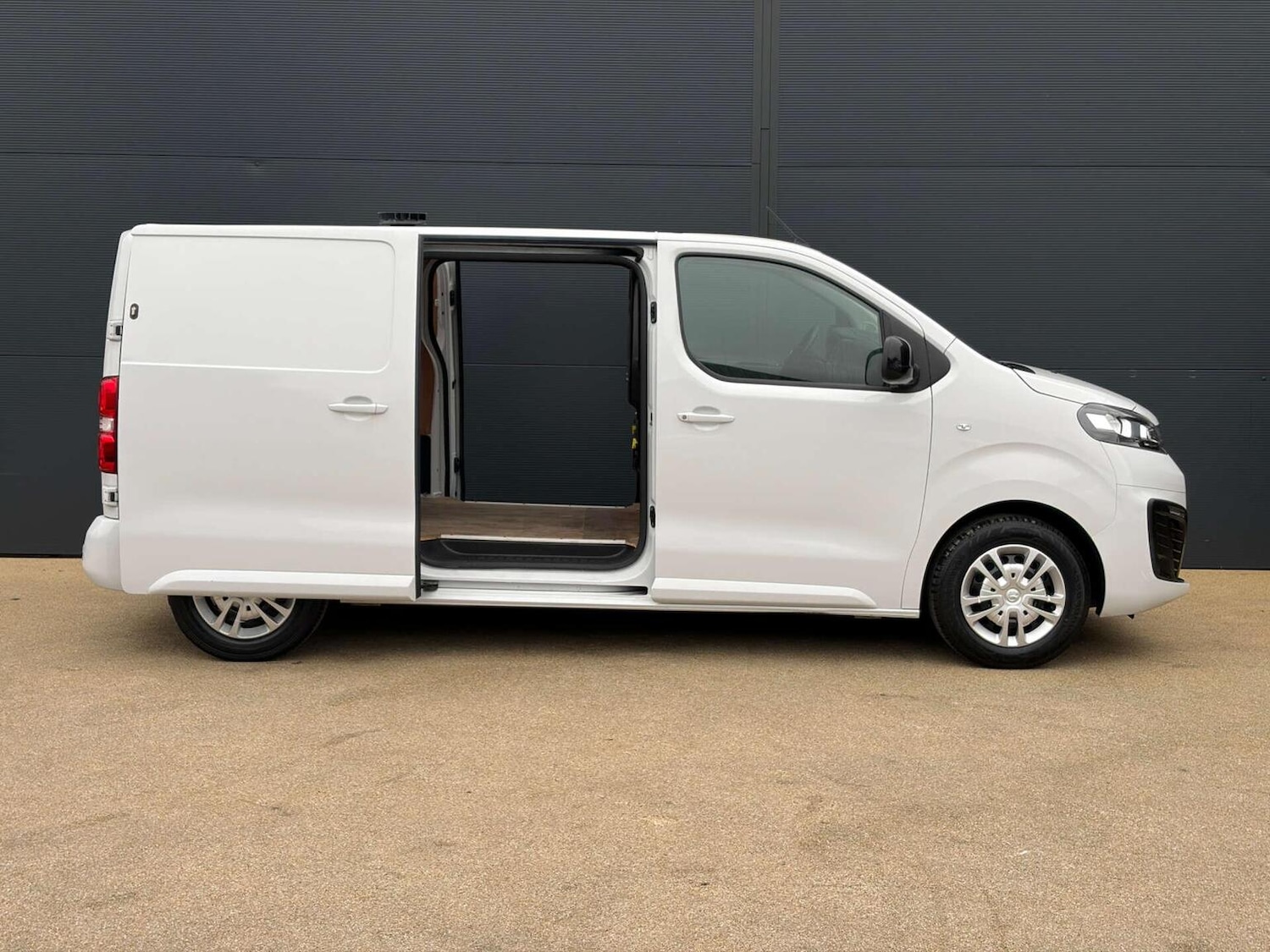 Used Vauxhall Vivaro 2022 for sale - 77802666: Photo 10