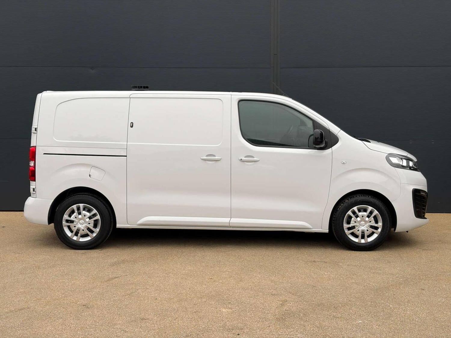 Used Vauxhall Vivaro 2022 for sale - 77802666: Photo 8