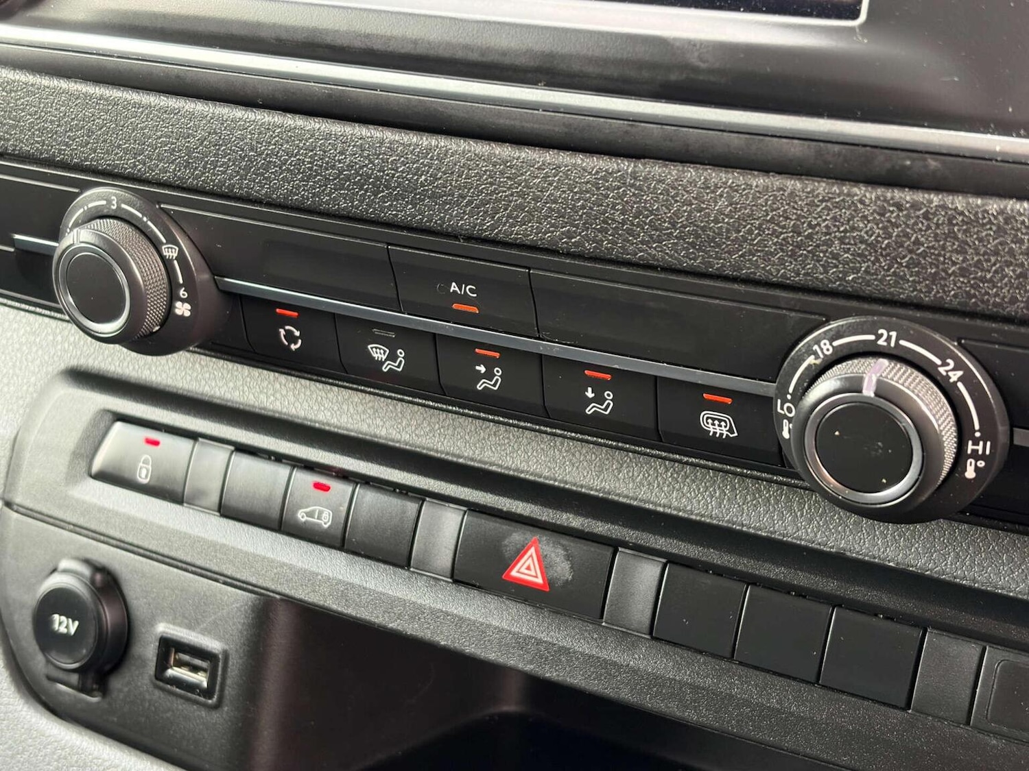 Used Peugeot Expert 2022 for sale - 77370622: Photo 42