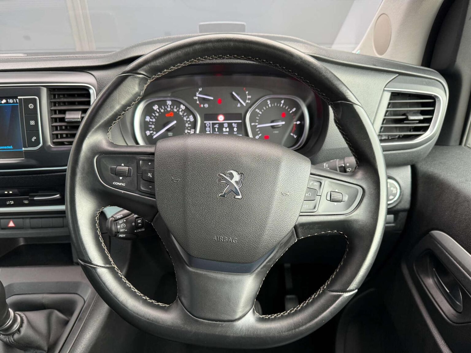 Used Peugeot Traveller 2023 for sale - 76427920: Photo 12