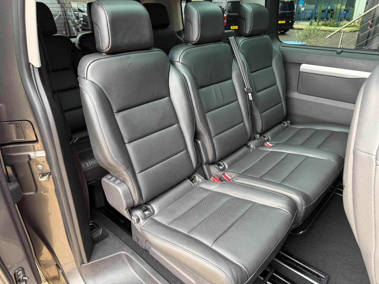 Used Peugeot Traveller 2023 for sale - 76427920: Photo 14