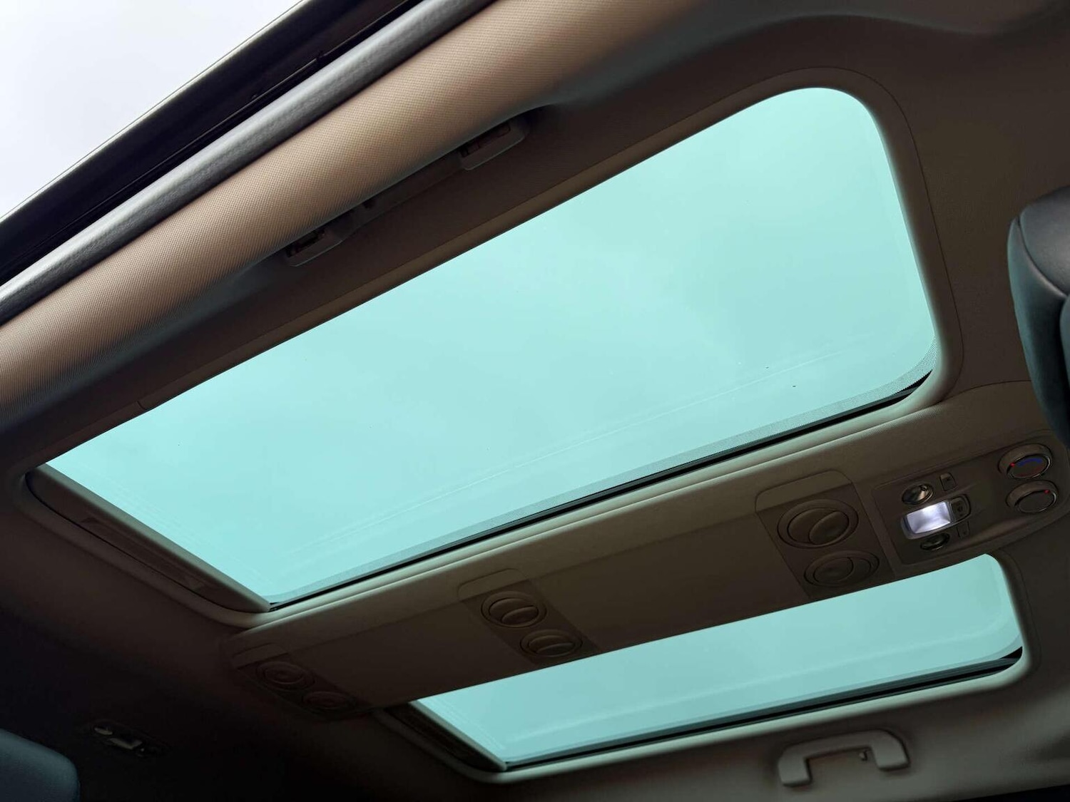 Used Peugeot Traveller 2023 for sale - 76427920: Photo 18