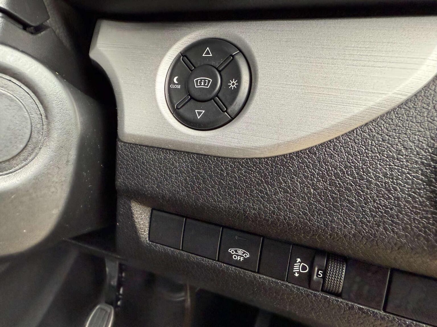 Used Peugeot Traveller 2023 for sale - 76427920: Photo 30