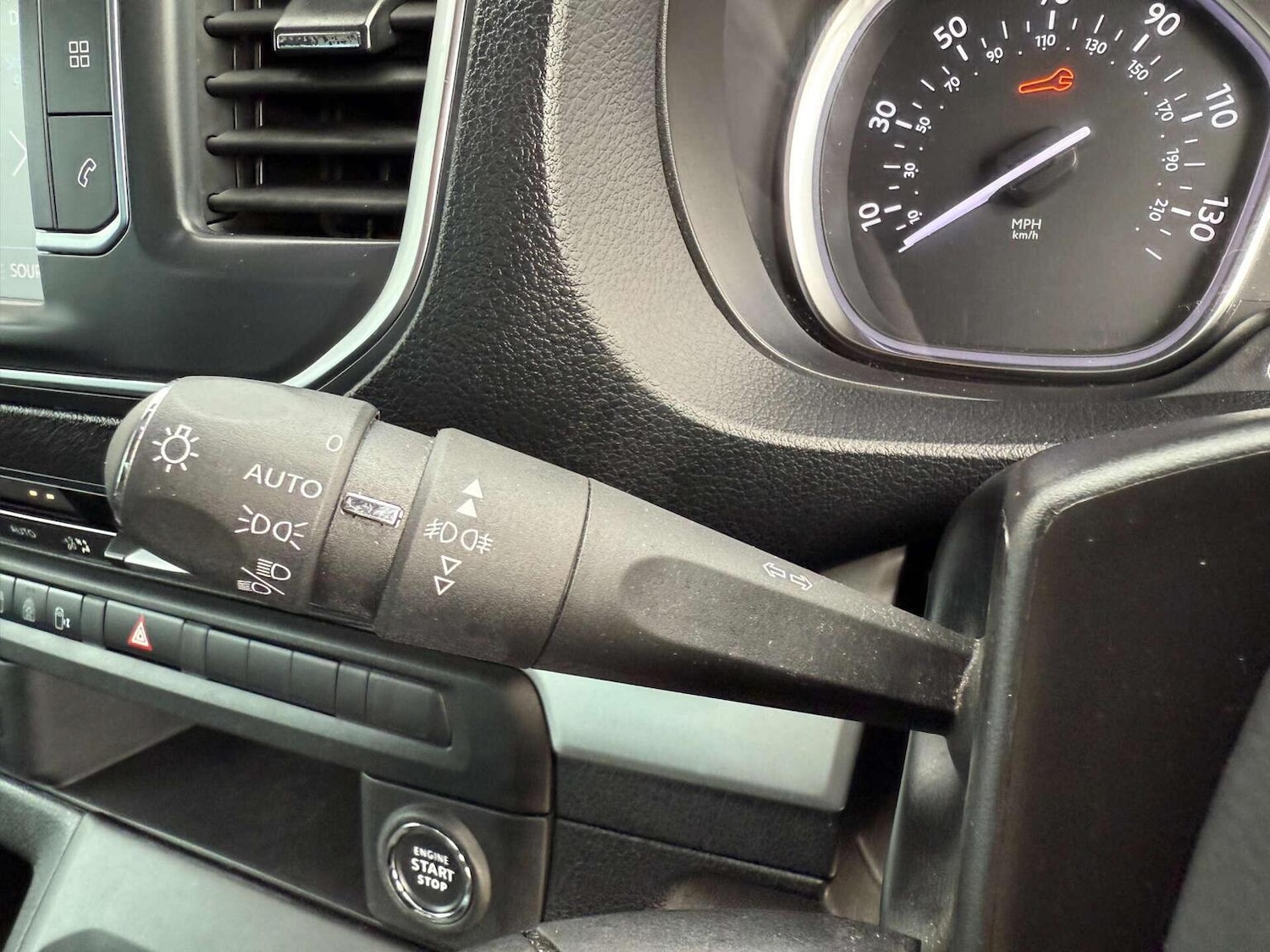 Used Peugeot Traveller 2023 for sale - 76427920: Photo 32