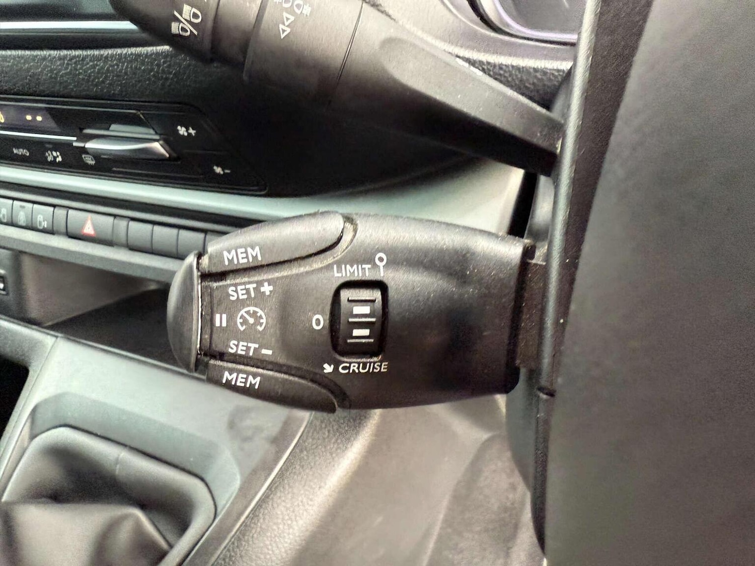 Used Peugeot Traveller 2023 for sale - 76427920: Photo 33