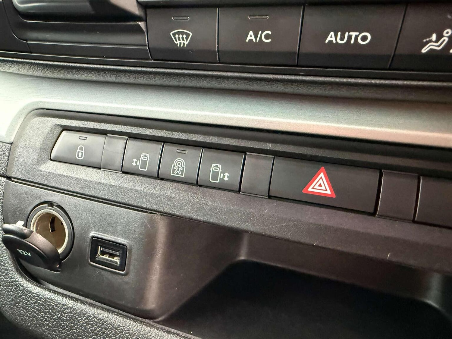 Used Peugeot Traveller 2023 for sale - 76427920: Photo 37