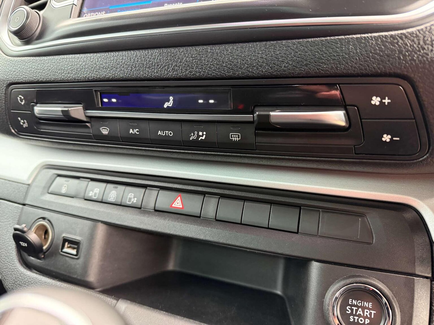 Used Peugeot Traveller 2023 for sale - 76427920: Photo 39