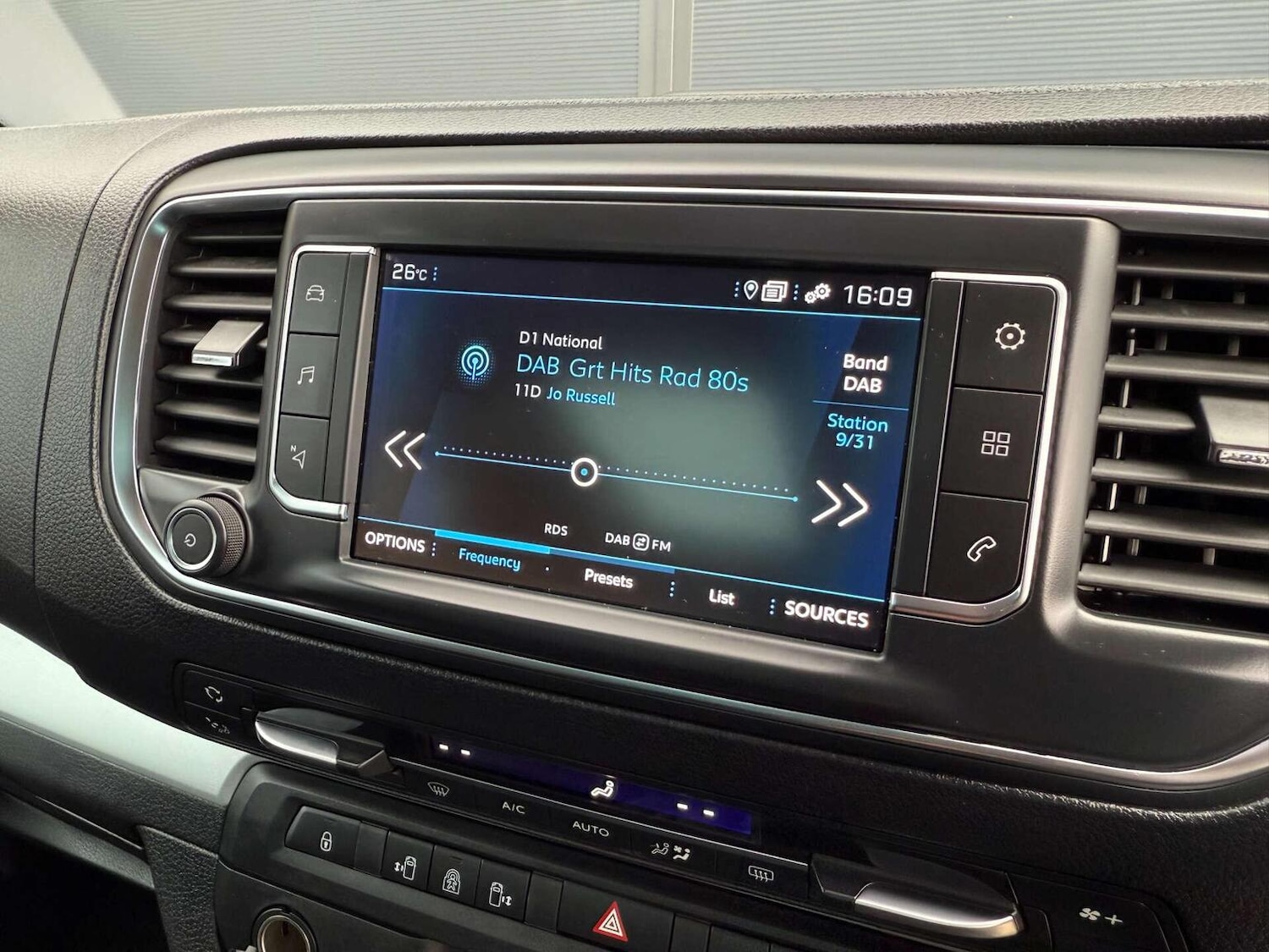 Used Peugeot Traveller 2023 for sale - 76427920: Photo 40