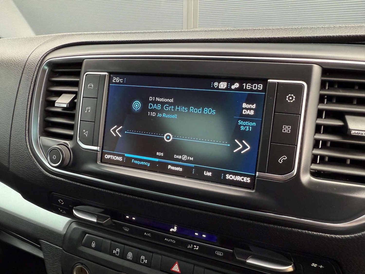 Used Peugeot Traveller 2023 for sale - 76427920: Photo 42