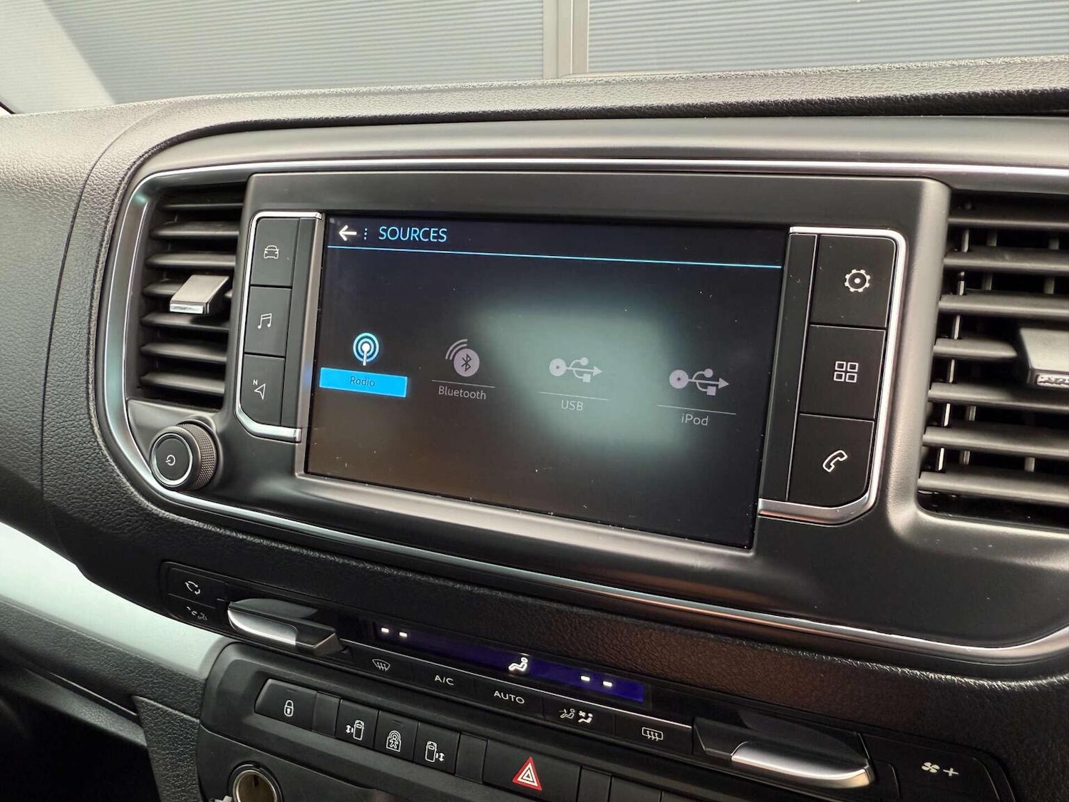 Used Peugeot Traveller 2023 for sale - 76427920: Photo 43