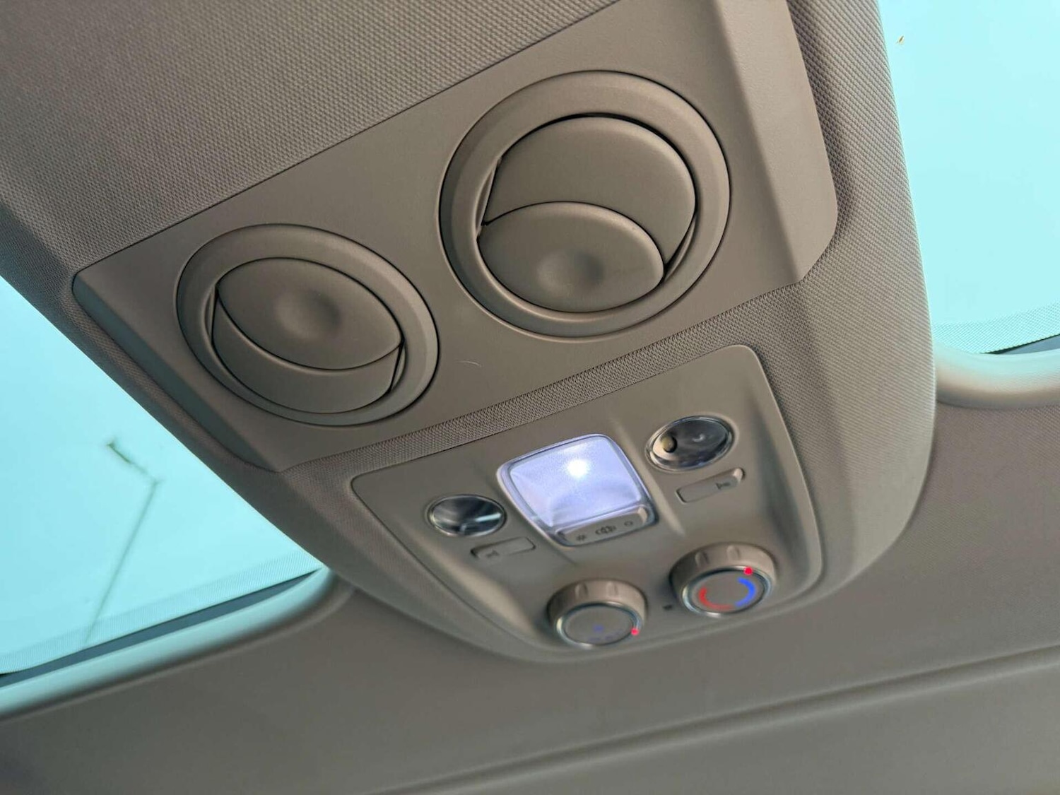 Used Peugeot Traveller 2023 for sale - 76427920: Photo 46