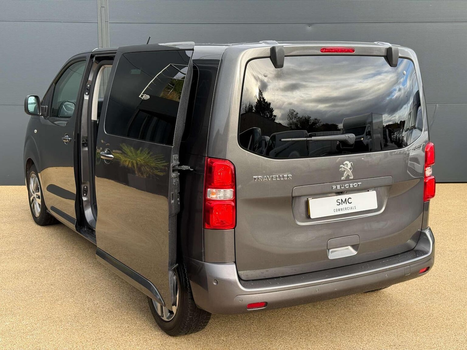 Used Peugeot Traveller 2023 for sale - 76427920: Photo 5