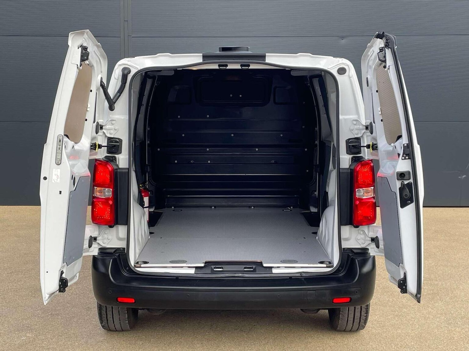 Used Vauxhall Vivaro 2022 for sale - 76427887: Photo 7