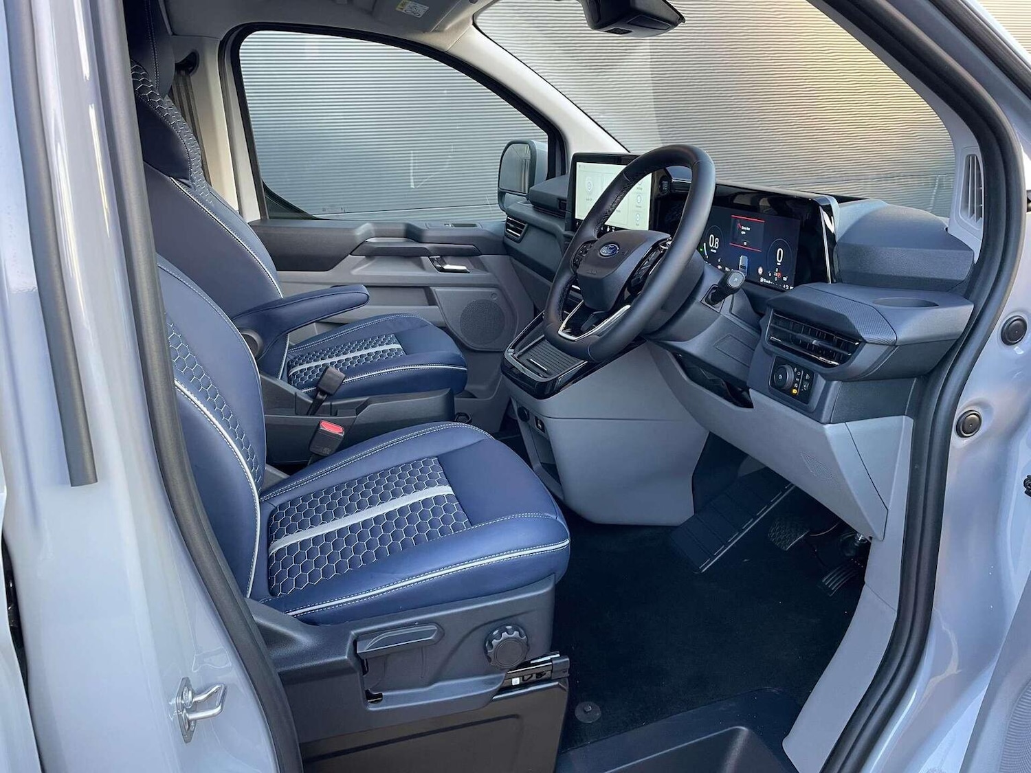 Used Ford Transit Custom 2025 for sale - 76807226: Photo 2