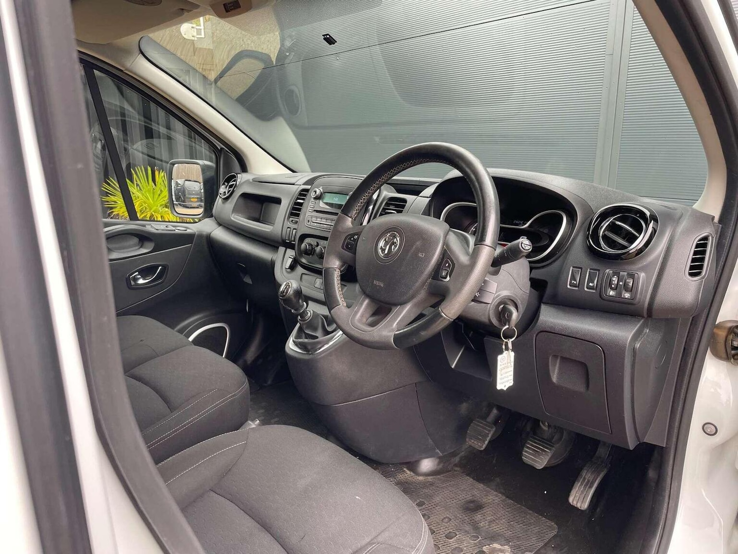 Used Vauxhall Vivaro 2018 for sale - 76483040: Photo 2
