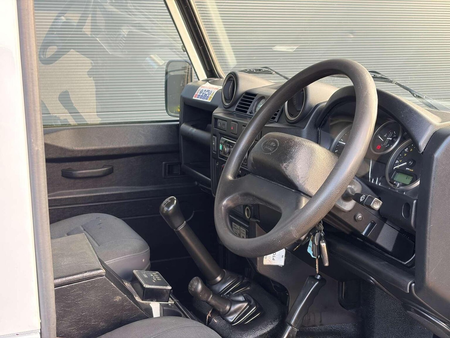 Used Land Rover Defender 2015 for sale - 77008186: Photo 2