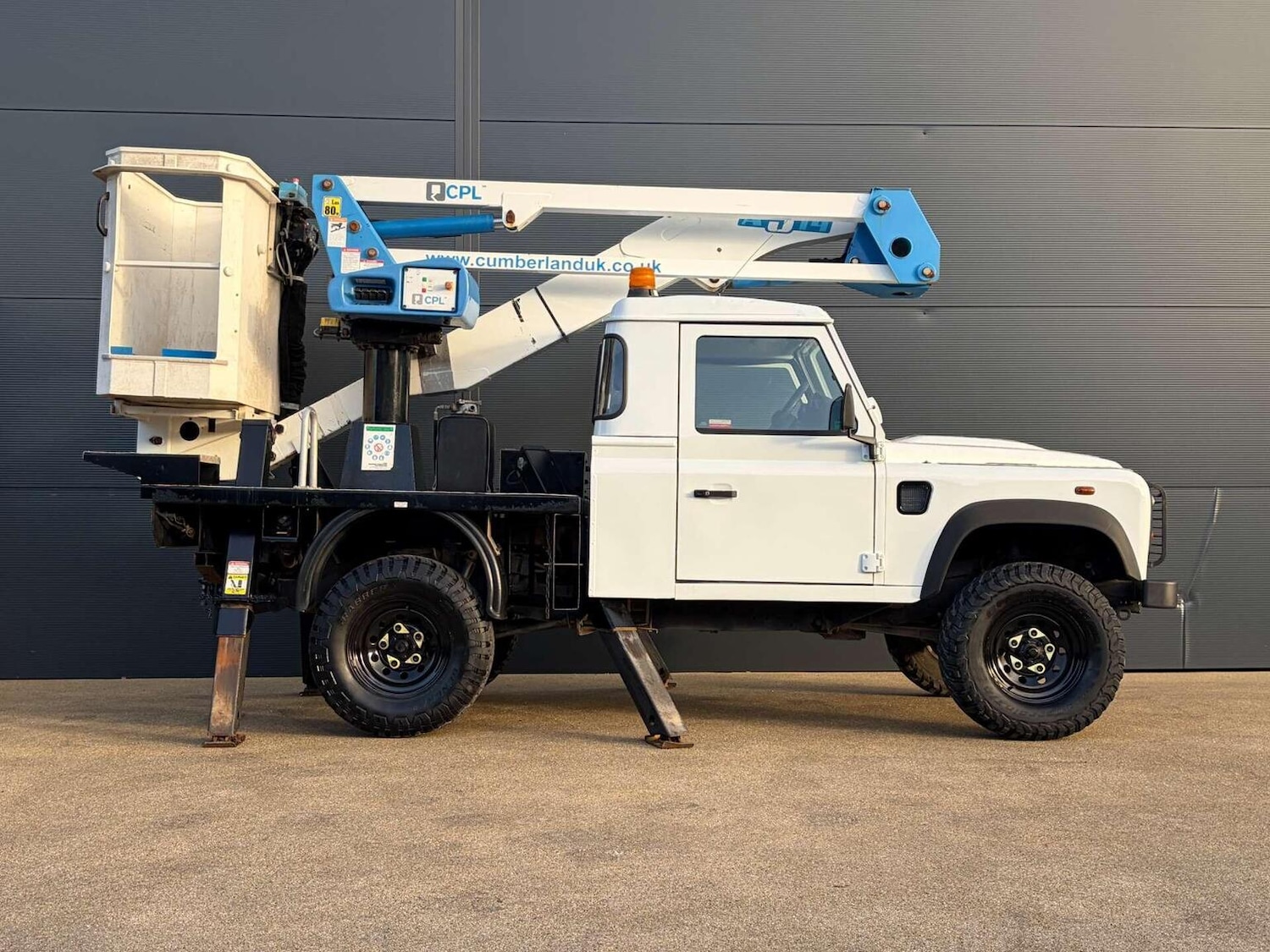 Used Land Rover Defender 2015 for sale - 77008186: Photo 5