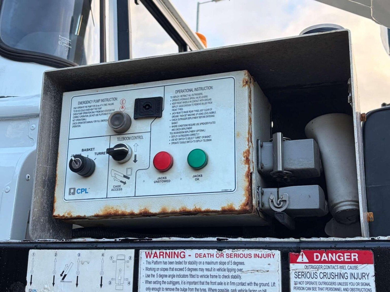 Used Land Rover Defender 2015 for sale - 77008186: Photo 9