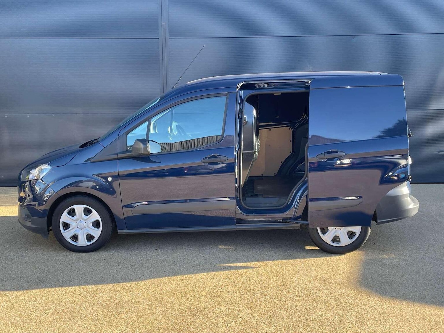 Used Ford Transit Courier 2019 for sale - 76957892: Photo 10
