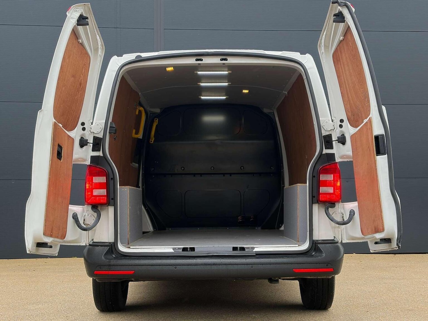 Used Volkswagen Transporter 2019 for sale - 77282710: Photo 15