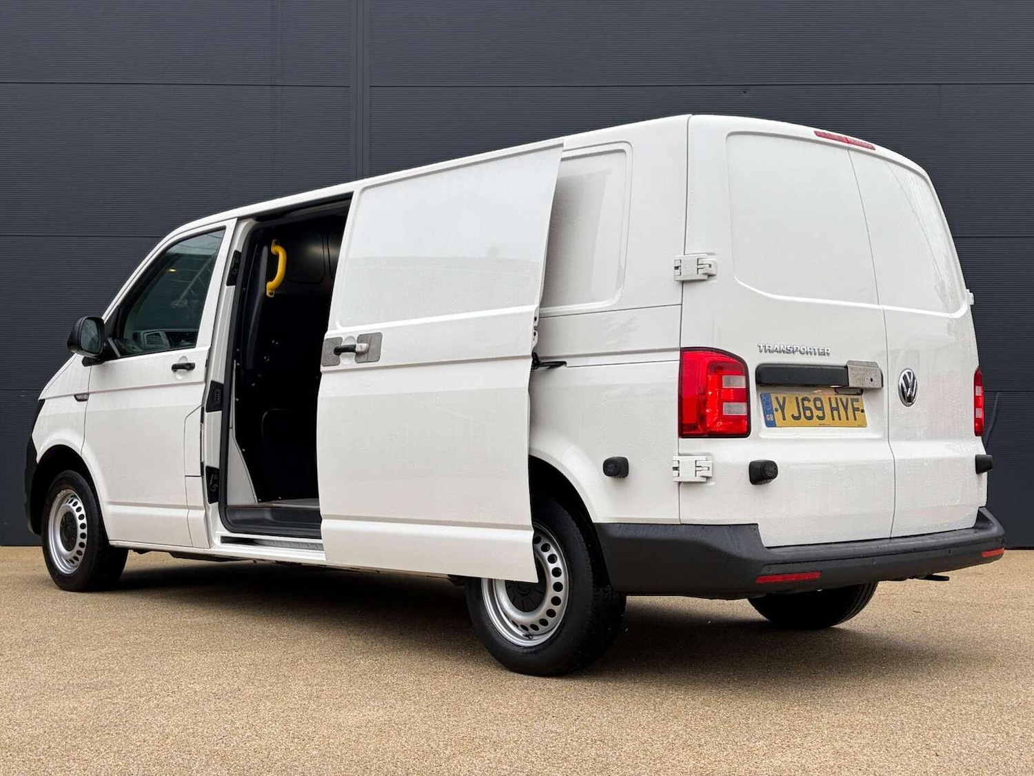 Used Volkswagen Transporter 2019 for sale - 77282710: Photo 16